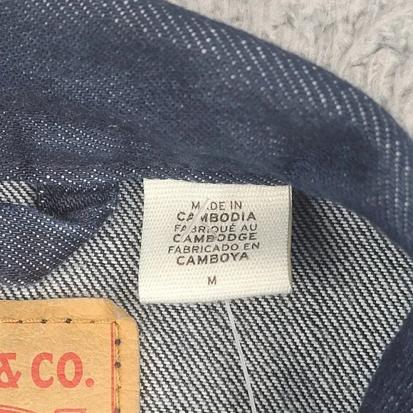 Levi Strauss & Co Standard Dark Wash Denim Trucker Jacket Men's Size M Irregular